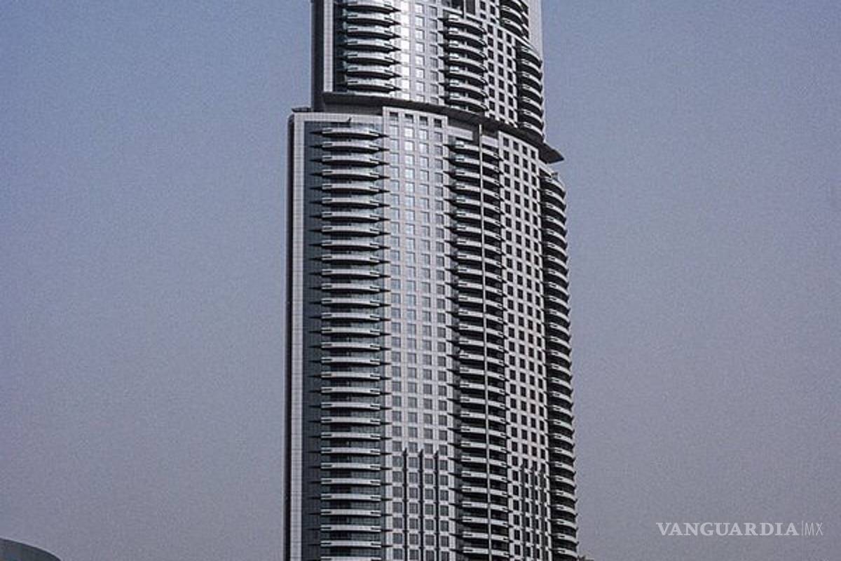 Un gran incendio devora un rascacielos en Dubái