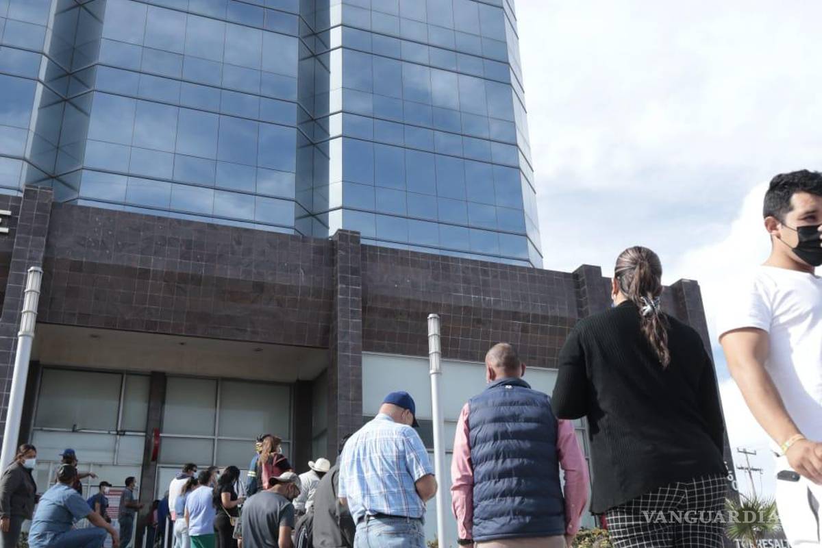 Se ‘cae’ plataforma Paga Fácil para pago de placas; usuarios saturan sistema