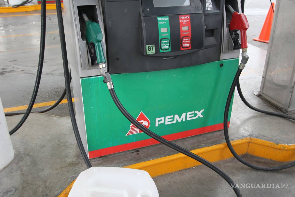 Gasolineras de Saltillo reportan un precio pero venden más caro el combustible