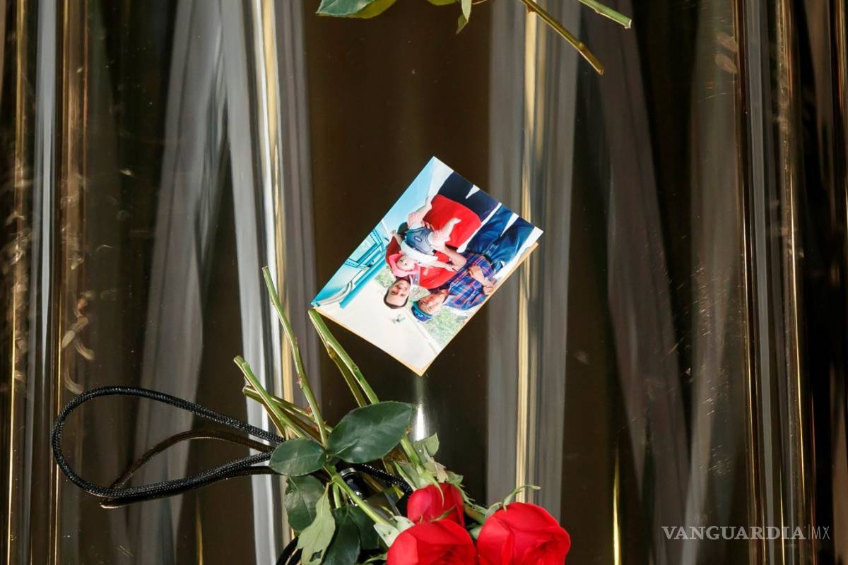 $!FOTOGALERÍA: Palacio de Bellas Artes rinde tributo al príncipe de la canción José José