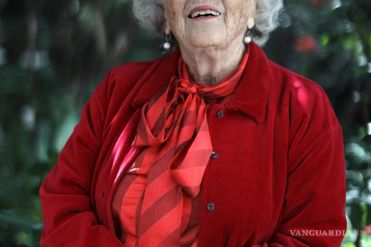 $!La escritora y periodista mexicana Elena Poniatowska en Ciudad de México. EFE/Sáshenka Gutiérrez