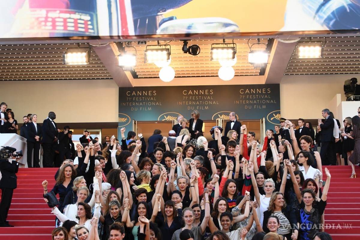 82 mujeres protestan en alfombra roja en Cannes