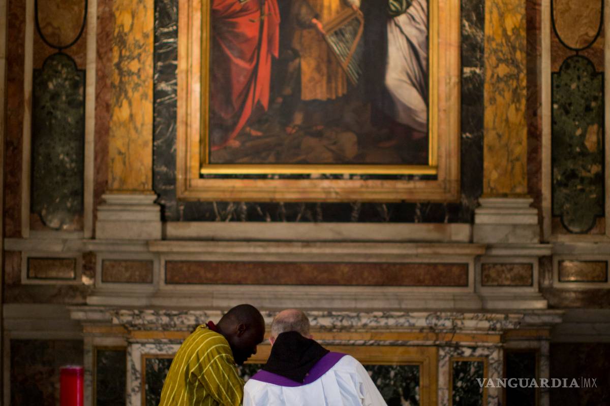 Vaticano defiende el secreto de confesión pese a escándalos