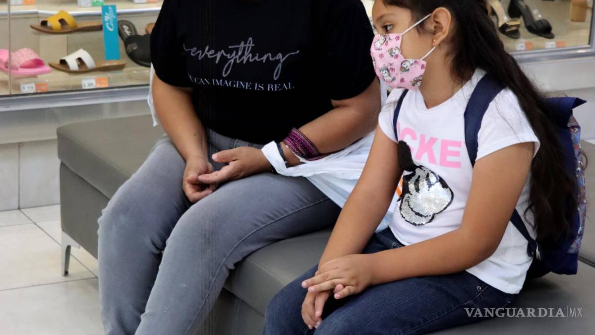 Comercios de Saltillo siguen solicitando cubrebocas pese a decreto de eliminación