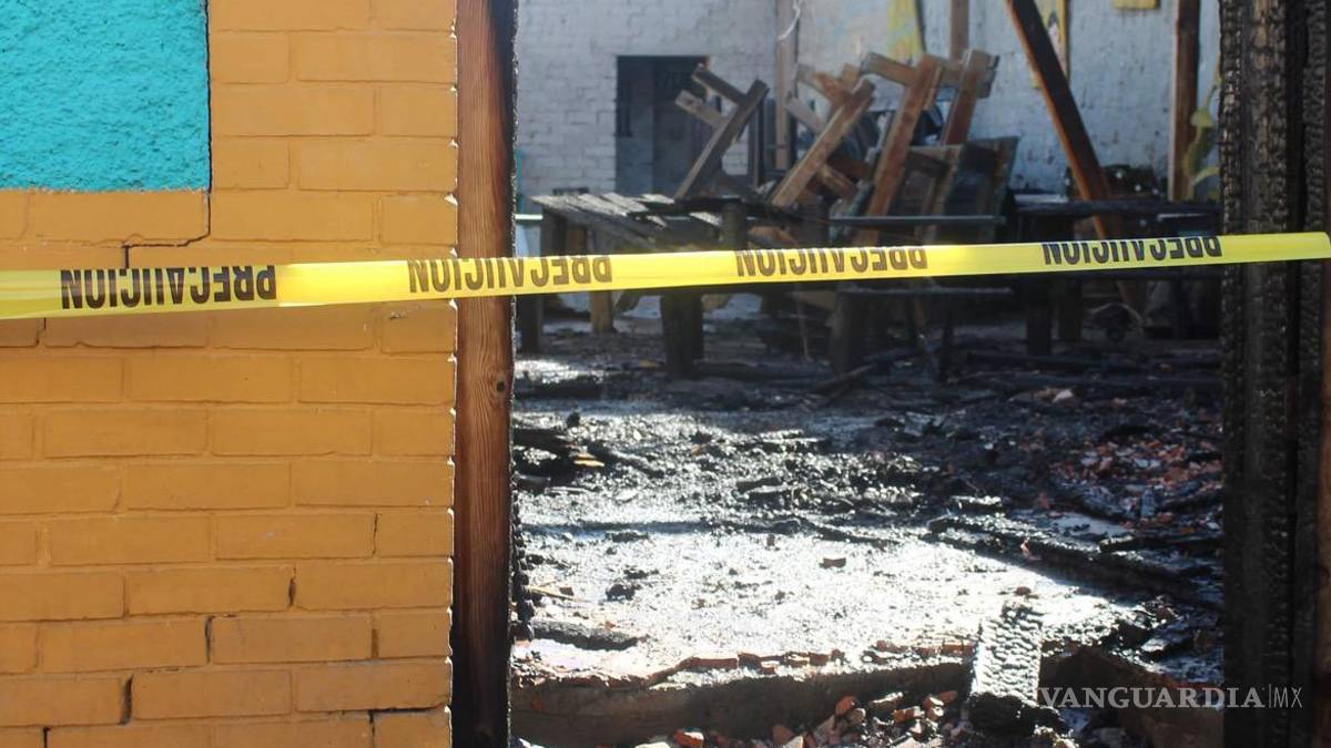 Incendio arrasa con el bar ‘Patio Azul’, en el centro de Saltillo