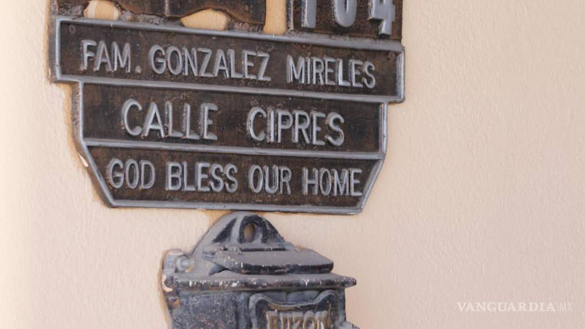 Saltillo: familiares de Susana ponen velas en sitio de feminicidio, no pueden creer tragedia