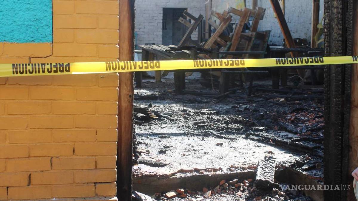 Incendio arrasa con el bar ‘Patio Azul’, en el centro de Saltillo