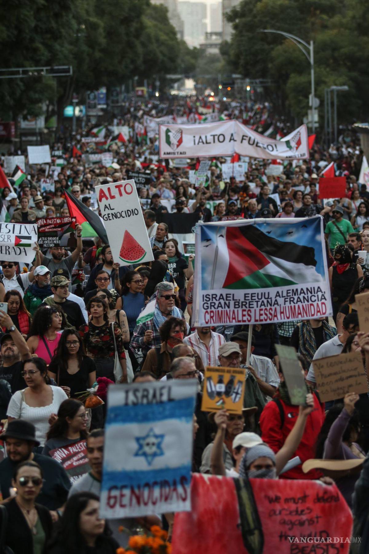 $!Entre las consignas que gritaban las personas se pudo escuchar “Netanyahu, fascista. Tú eres el terrorista”.