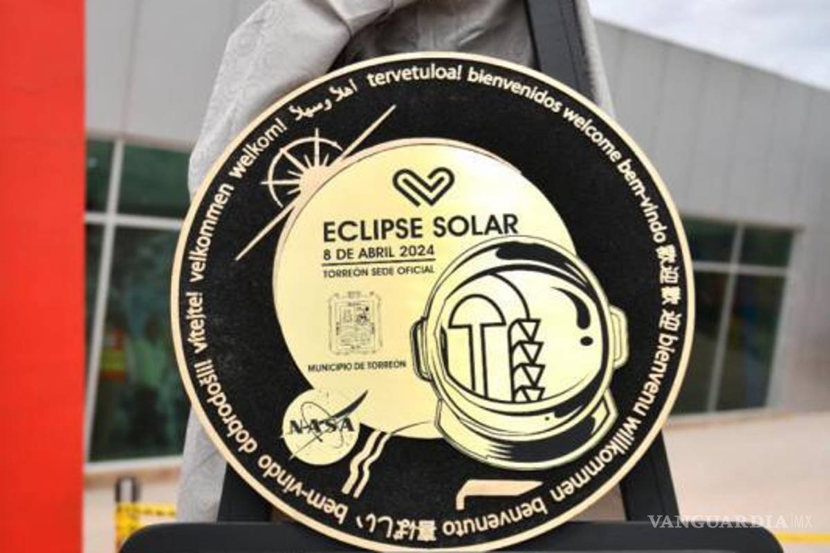$!Autoridades estatales y municipales develaron una placa conmemorativa del Eclipse Solar 2024.