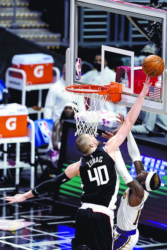 Clippers aprovechan y aplastan a unos Lakers sin sus estrellas