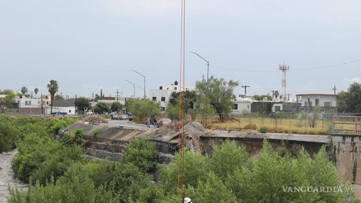 Lluvias causan encharcamientos, cierres viales y el rescate de dos personas, en Nuevo León