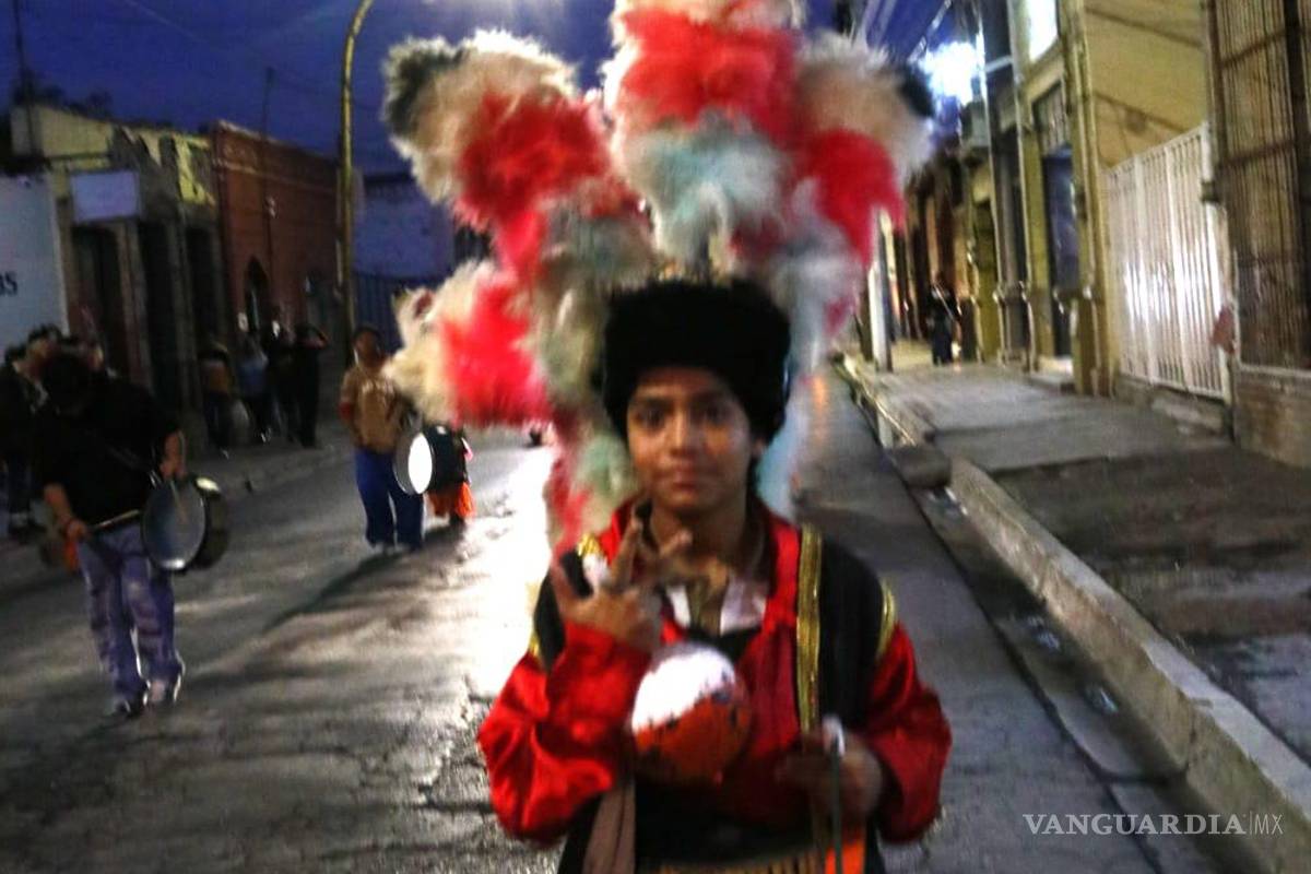 $!Peregrinos muestran actos de entrega y agradecimiento durante la jornada religiosa.