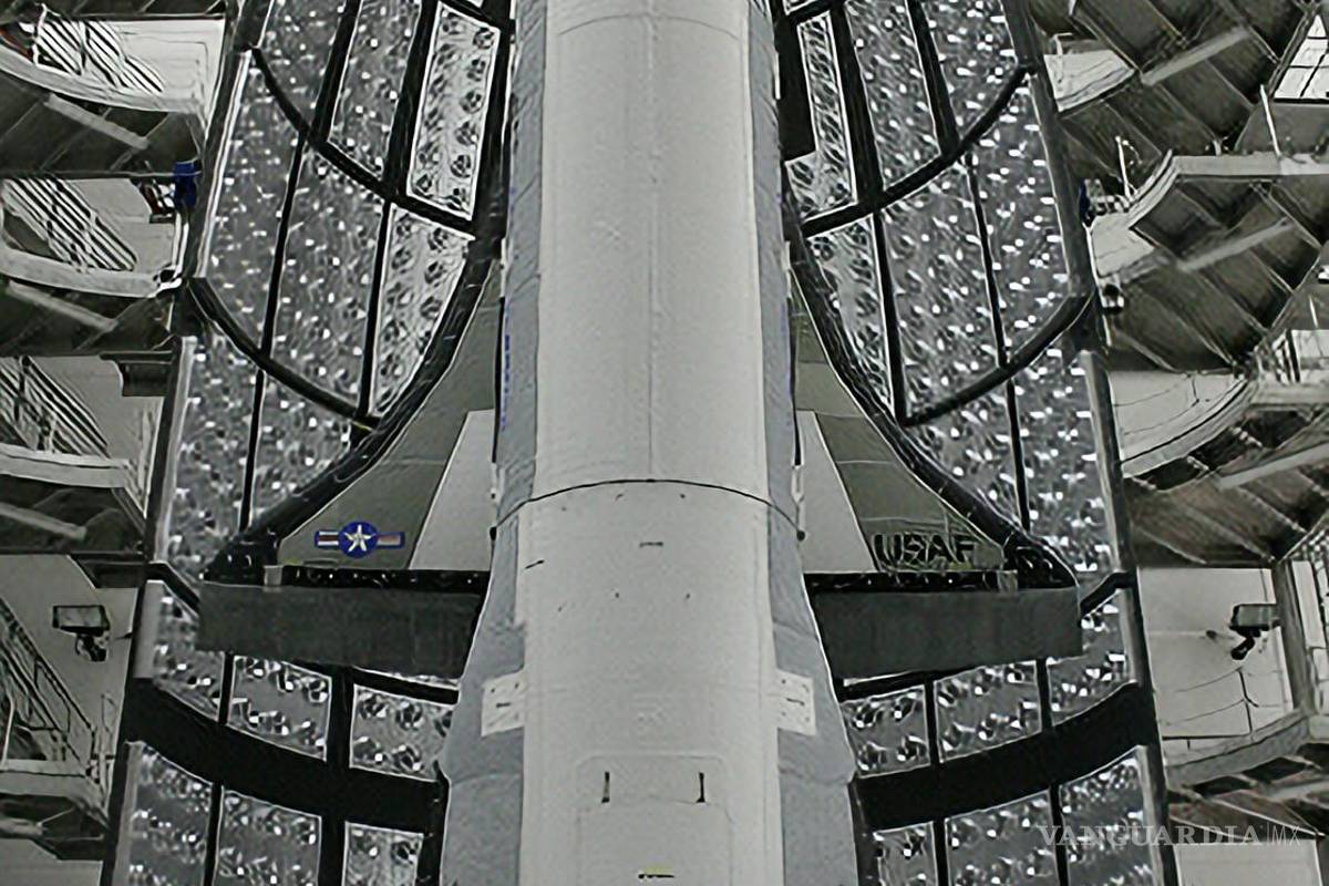 $!El X-37B, que funciona como un laboratorio en órbita, despegará con un módulo de servicio adicional que permite ampliar el número y la complejidad de los experimentos a bordo.