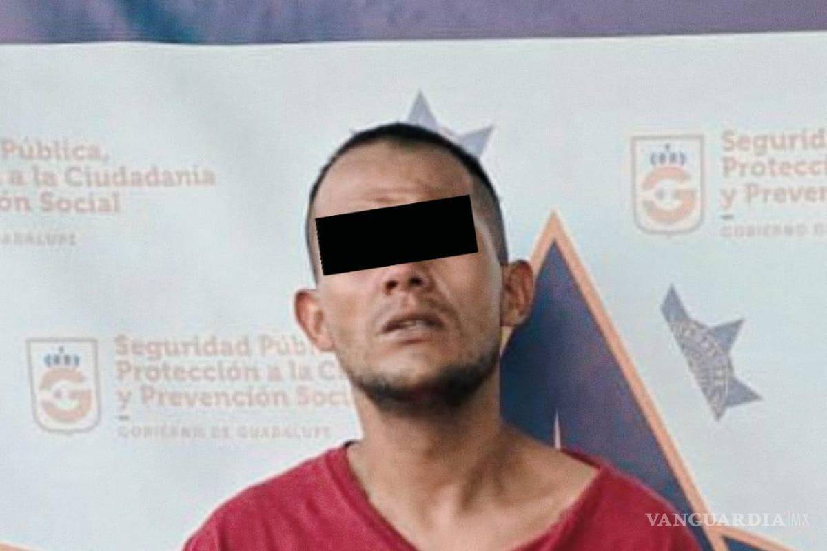 $!El detenido, identificado como Michel, fue capturado después de disparar contra oficiales y ocultarse entre matorrales.