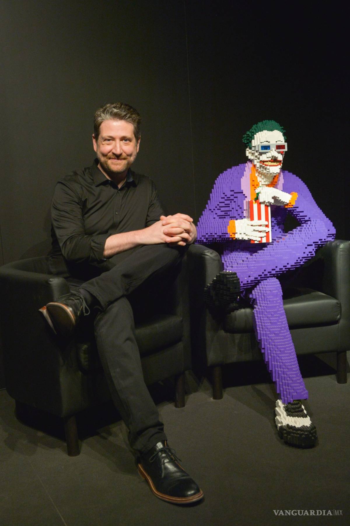 $!2 millones de bloques Lego dan vida a los superhéroes de DC en París (fotos)