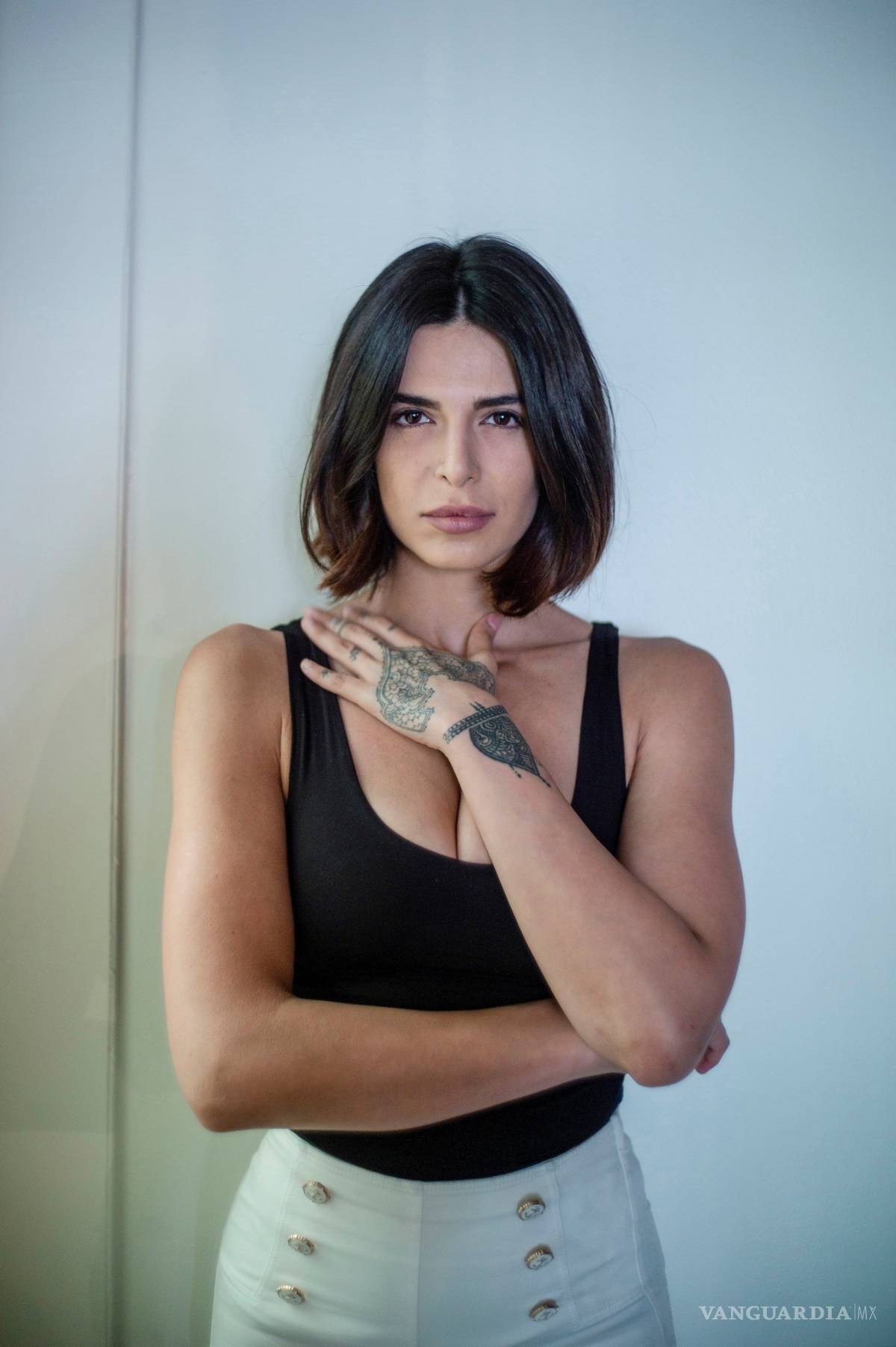 $!Ella es Negzzia, la modelo que huyó de los ayatolás y acabó durmiendo en las calles de París