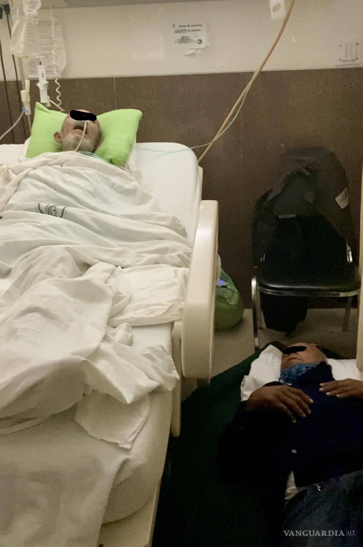 $!Los parientes o amigos de los internados tienen que dormir en el vil suelo.