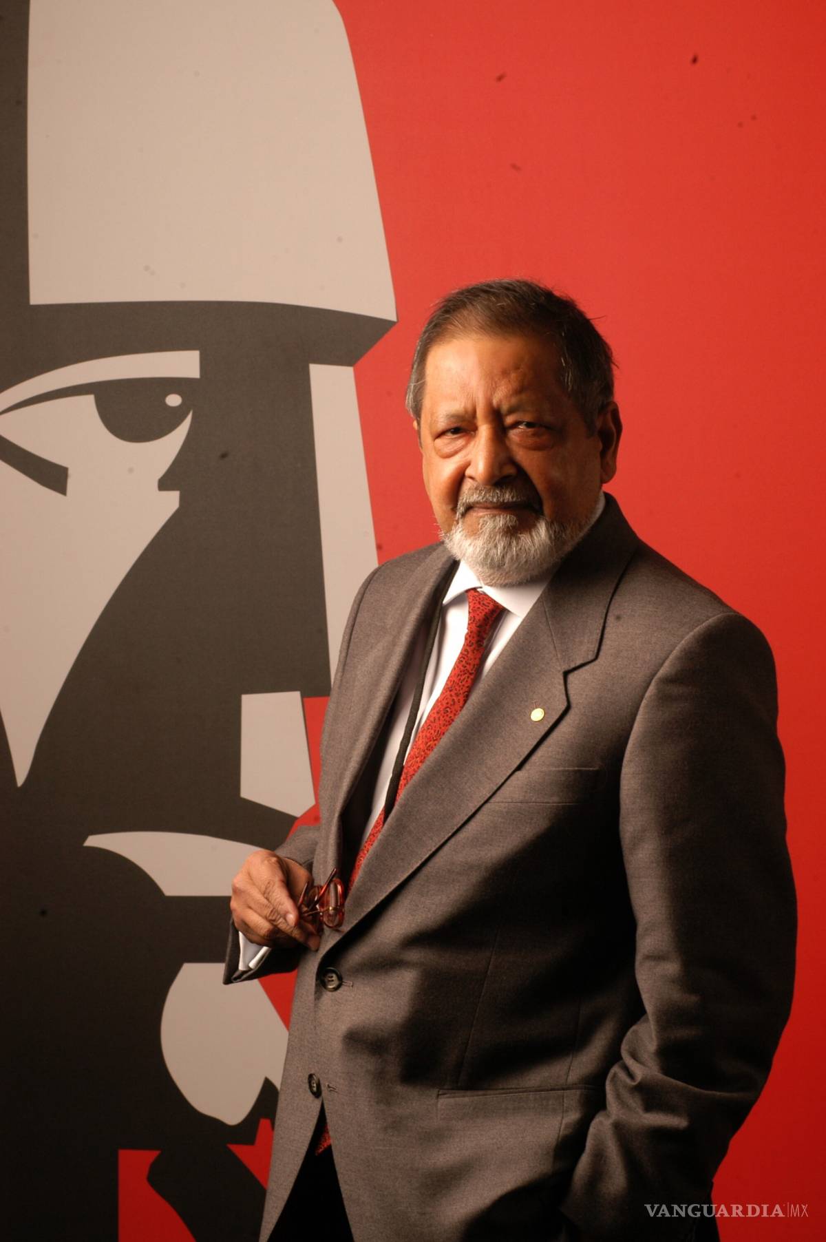 $!Cumple 85 años el escritor V.S. Naipaul, premio Nobel de Literatura en 2001