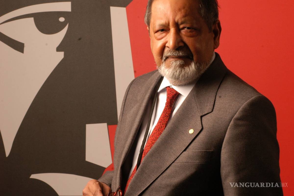 $!Cumple 85 años el escritor V.S. Naipaul, premio Nobel de Literatura en 2001