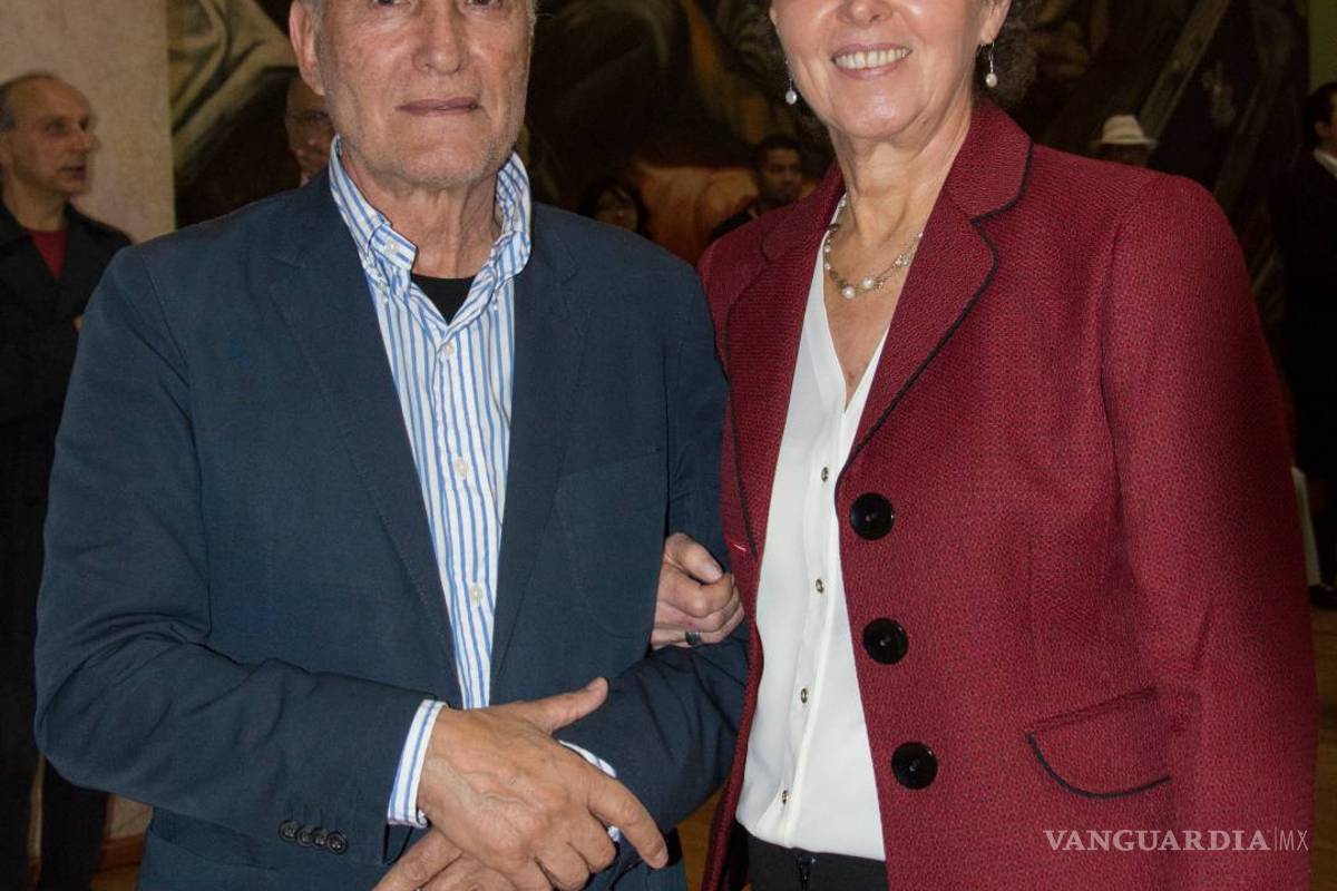 Pintor Luis Granda dona obras a los acervos artísticos del país