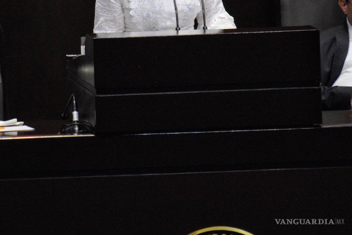 Rosario Robles enfrenta reclamos de diputados por megadesvío; ella acusa 'violencia política'