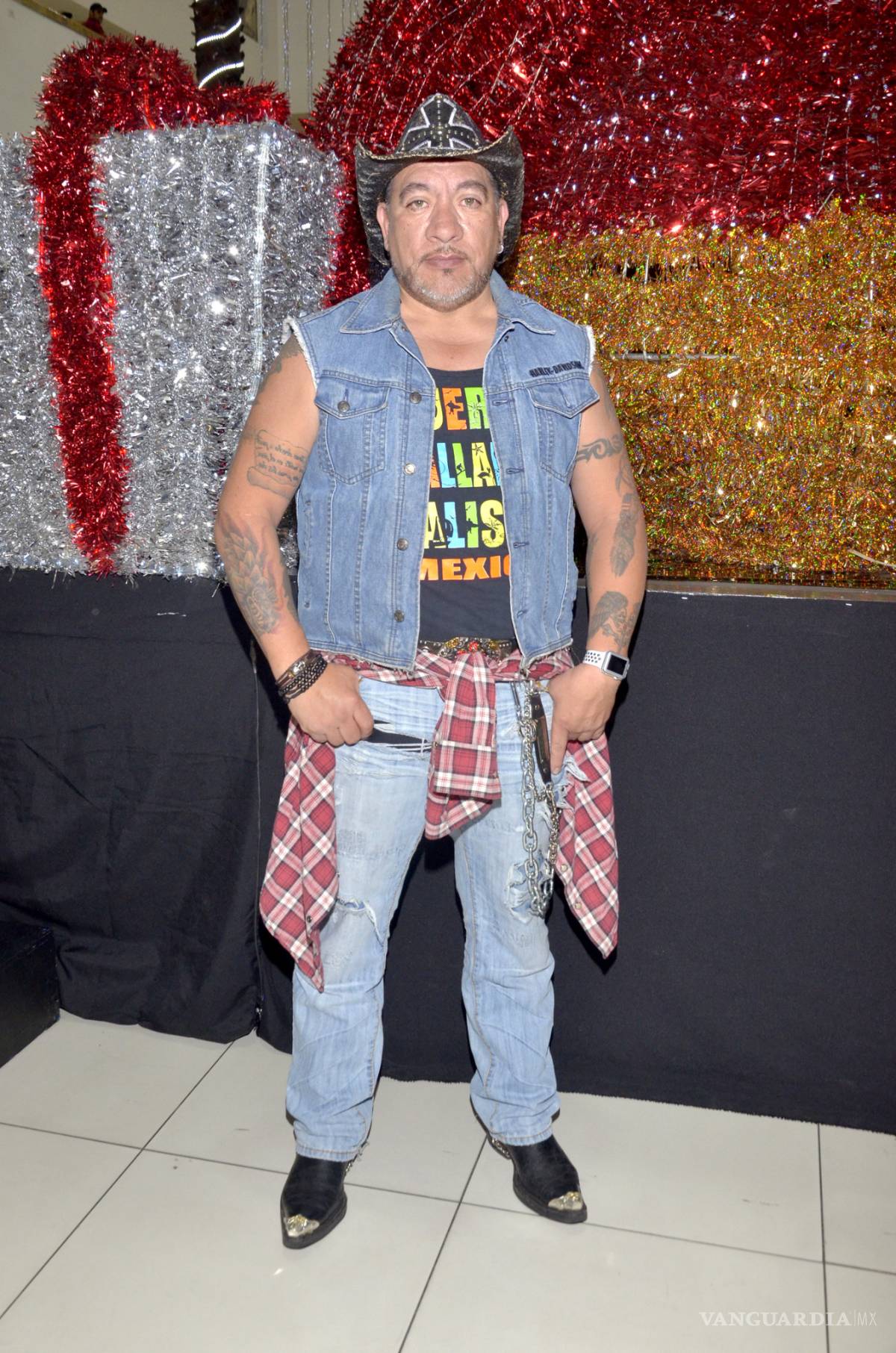 $!No solo es bueno contra los fantasmas: Carlos Trejo deja el ojo morado a Adame en plena conferencia (Video)