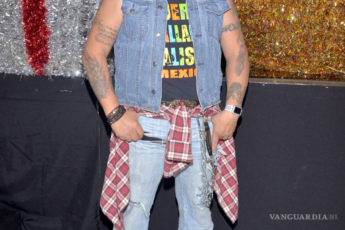 $!No solo es bueno contra los fantasmas: Carlos Trejo deja el ojo morado a Adame en plena conferencia (Video)