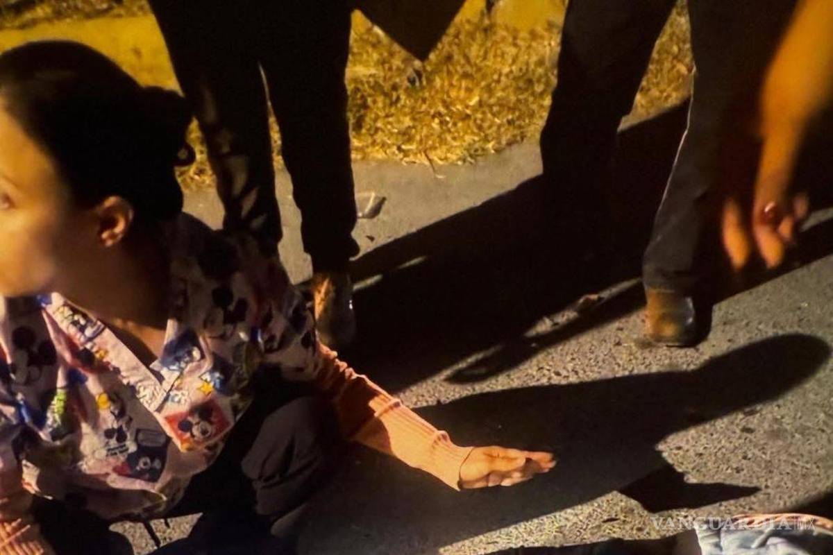 $!Paramédicos trasladaron de urgencia a la menor a la Clínica 7 del IMSS, donde permanece internada en el área de Terapia Intensiva bajo estricta vigilancia médica.