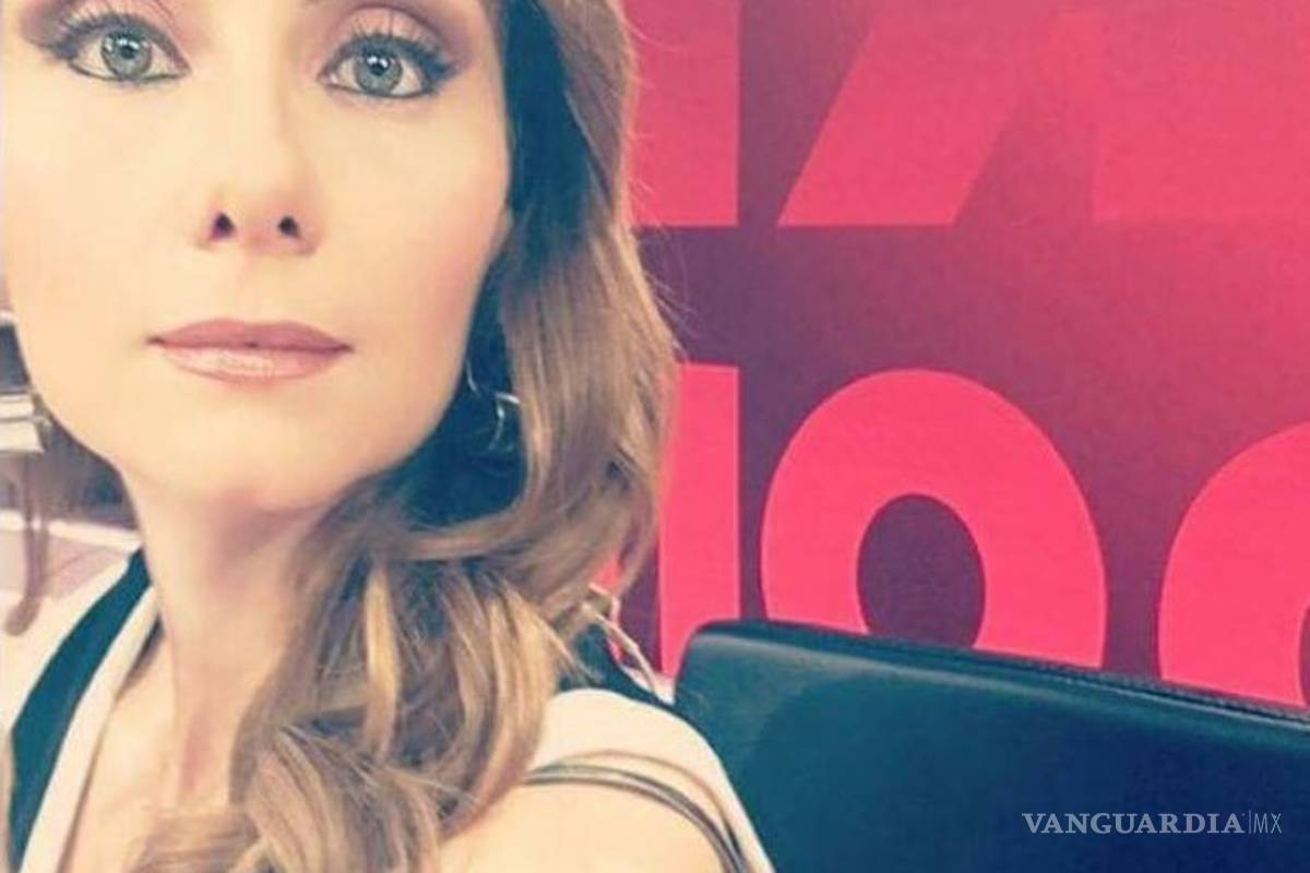 $!Por portar uniforme e insignias de Policía de la CDMX, reportera fue detenida