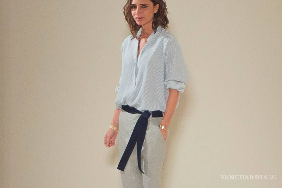 Victoria Beckham apuesta por una primavera en terciopelo