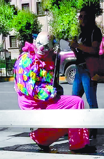 Usan foto de proyecto teatral