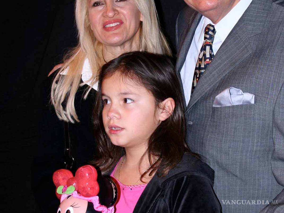 $!Hermanas de Sarita estafaron a José José y por eso no aparecieron en el funeral