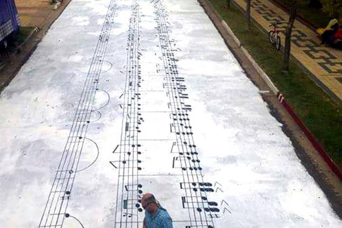 $!Pintan La Cumparsita, a lo largo de 82 metros, en el suelo de una calle