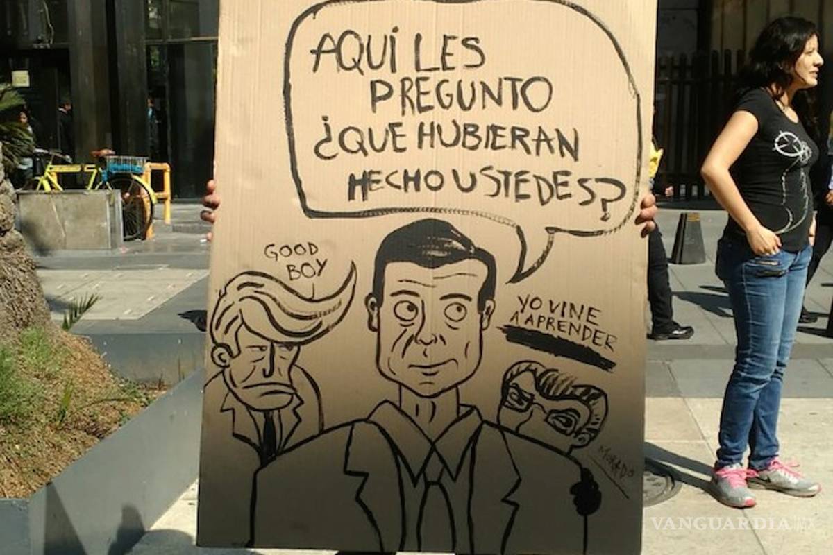 $!'Ya vamos llegando y Peña está temblando': Manifestantes se reúnen en el Ángel de la Independencia