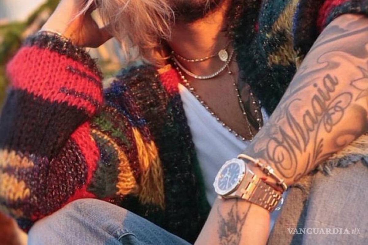 Redes se burlan del nuevo look de Maluma