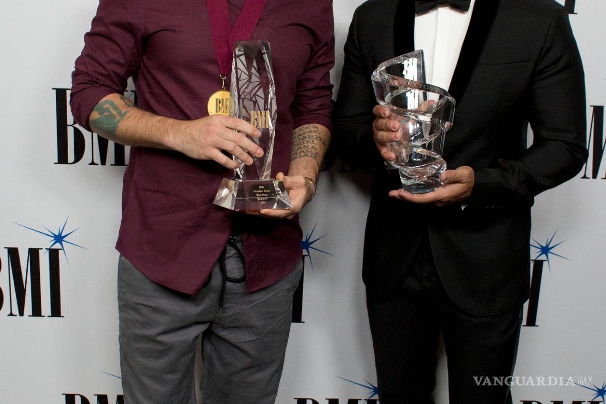 Luis Fonsi y Residente son honrados en los Premios BMI Latin