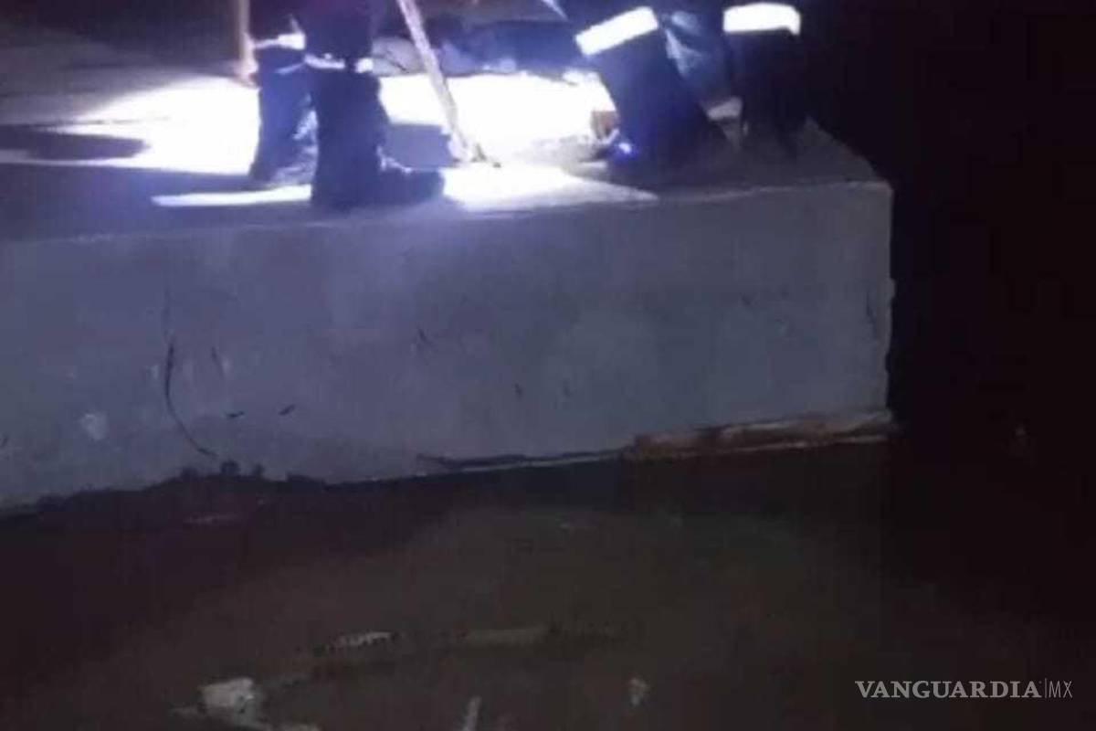 Ruptura de tubería de ASL provoca inundación en el bulevar Río Nazas (video)