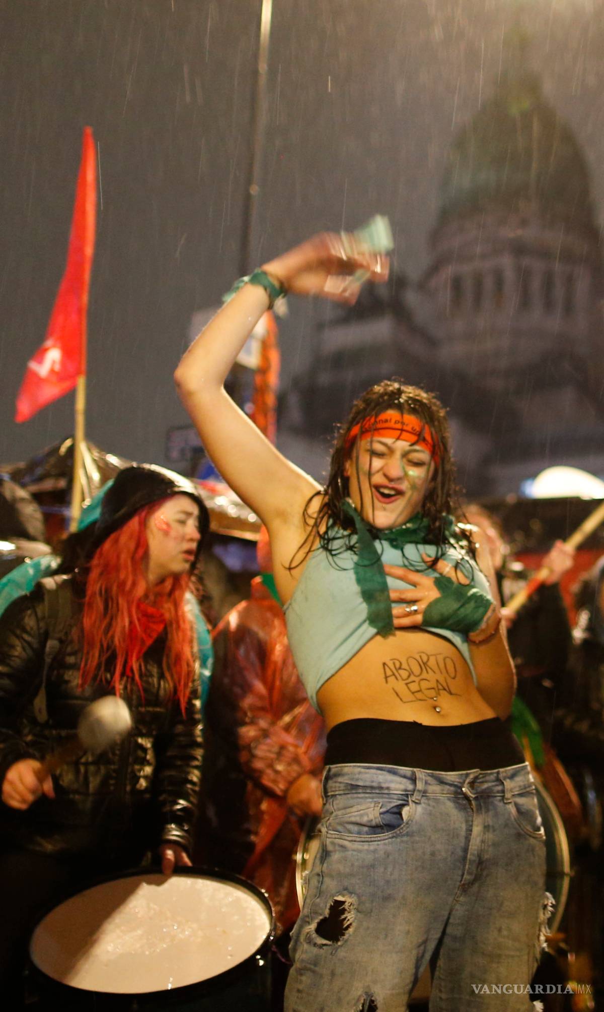 $!Fuertes protestas y enfrentamientos en Argentina tras rechazar el Senado la legalización del aborto
