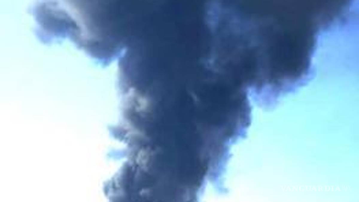 Arde recicladora en Torreón, cuerpos de bomberos se movilizan