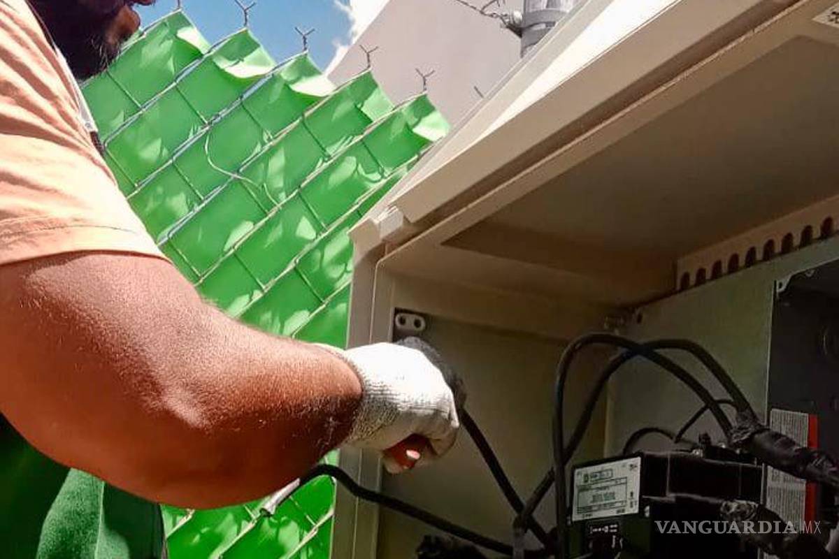 $!Frente al aeropuerto, se restableció por completo el servicio de alumbrado tras la reparación de líneas dañadas.