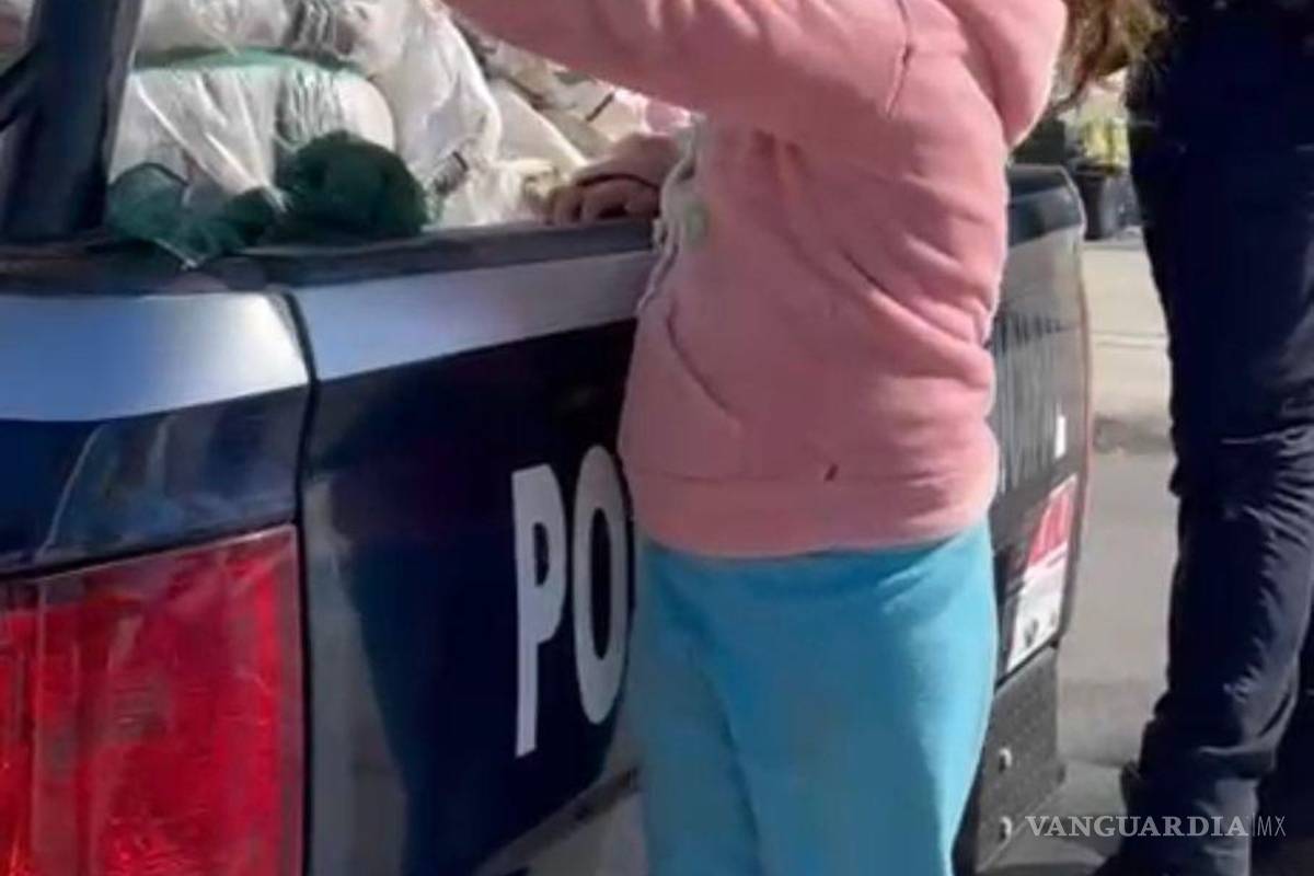 $!Niñas y niños fueron prioridad en la entrega de prendas de abrigo.