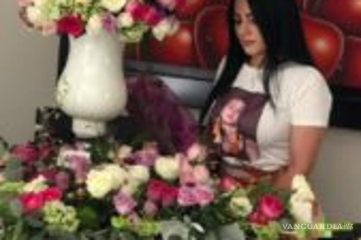 $!Emma Coronel sube foto de su mamá y todos creen que se trata de su hermana