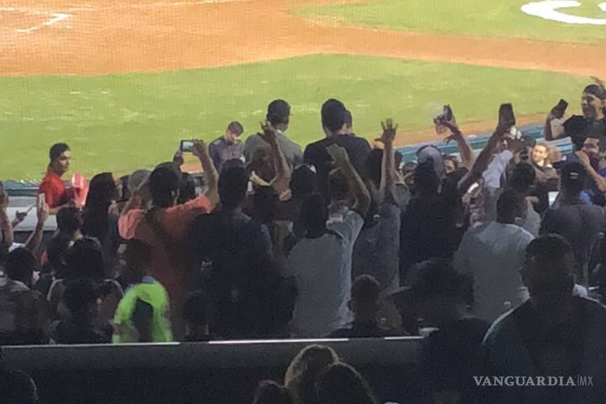 Desata locura 'clon del AMLO' en el estadio Madero