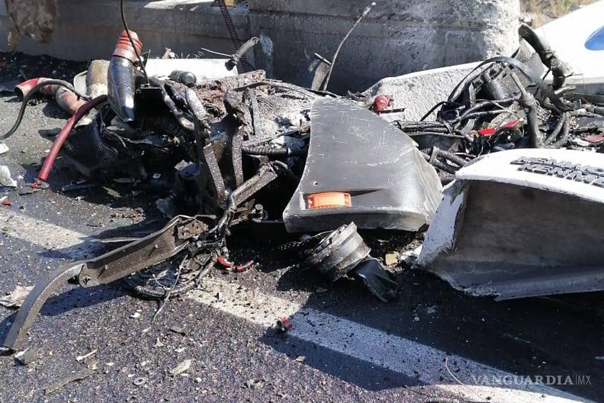 Trailero destroza su unidad en el tramo Saltillo-Los Chorros; resulta grave