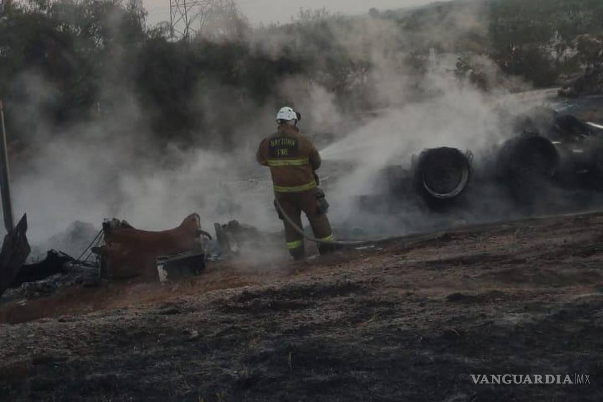 Reportan volcadura e incendio de pipa en Mina, Nuevo León; afecta circulación hacia Coahuila