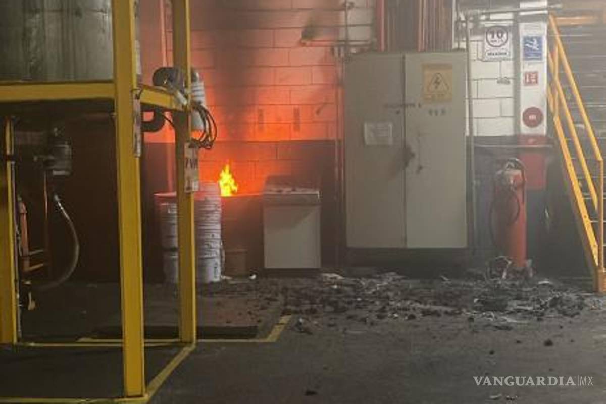 $!Moviliza incendio en una empresa de adhesivos en Escobedo, Nuevo León