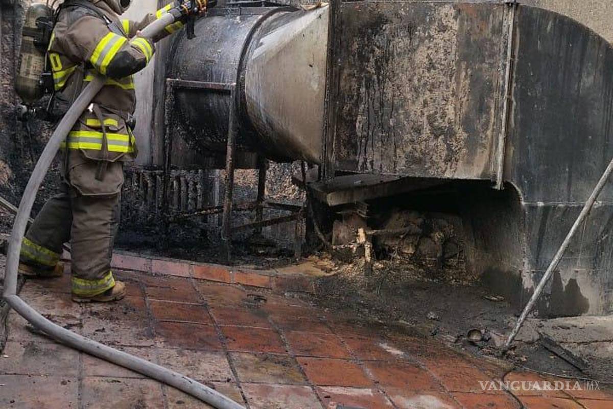 Campana extractora con acumulación de grasa origina incendio en un restaurante de Saltillo
