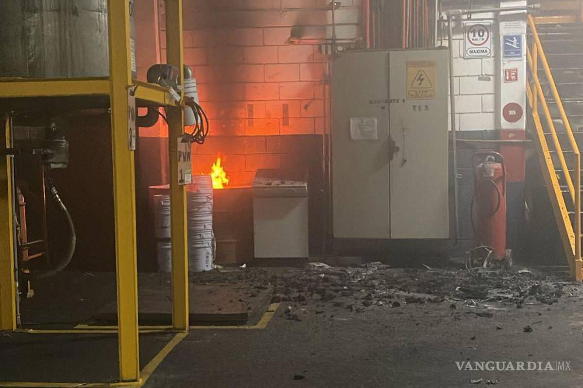 Moviliza incendio en una empresa de adhesivos en Escobedo, Nuevo León