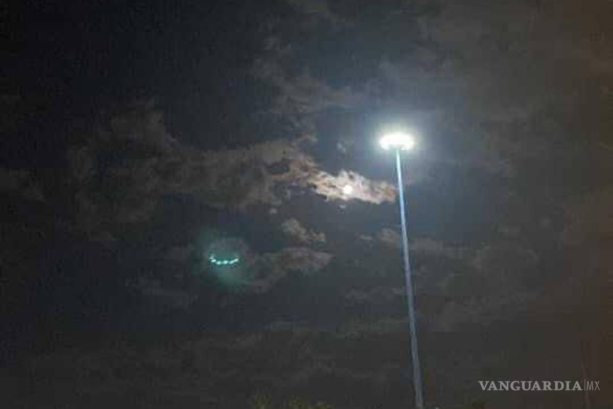$!Mismo ‘OVNI’ visto desde otro ángulo. Usuario comparte fotografía en redes sociales
