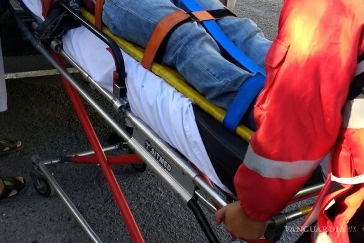 Tarimas aplastan a carpintero saltillense